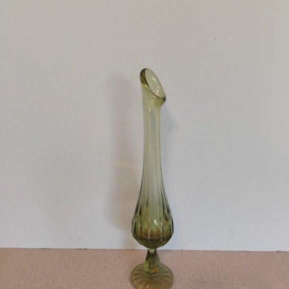 Fenton Vintage Green Colonial Pattern Swung Vase - Picture 3 of 5